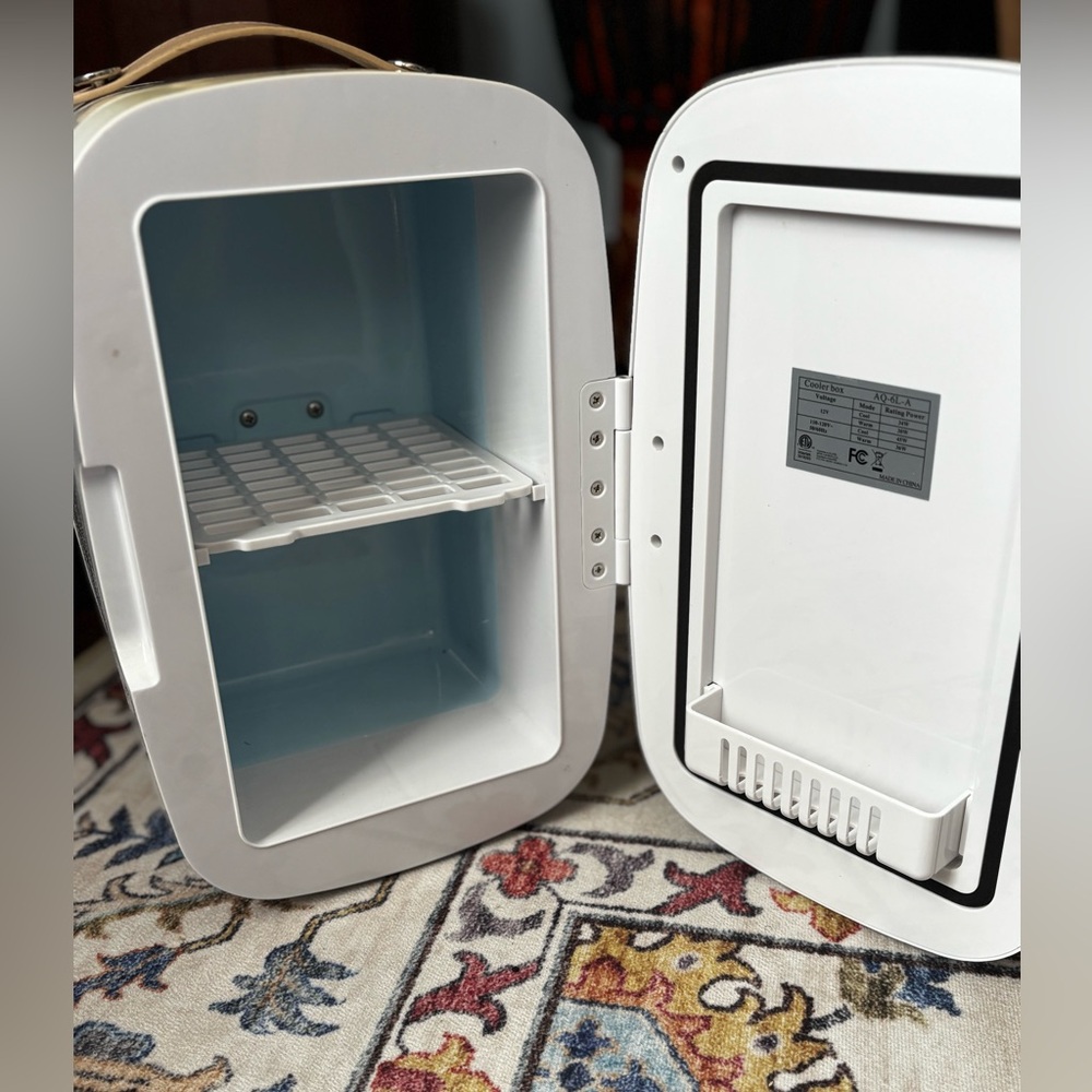 Previously loved Ivory Mini fridge - Picture 5 of 6